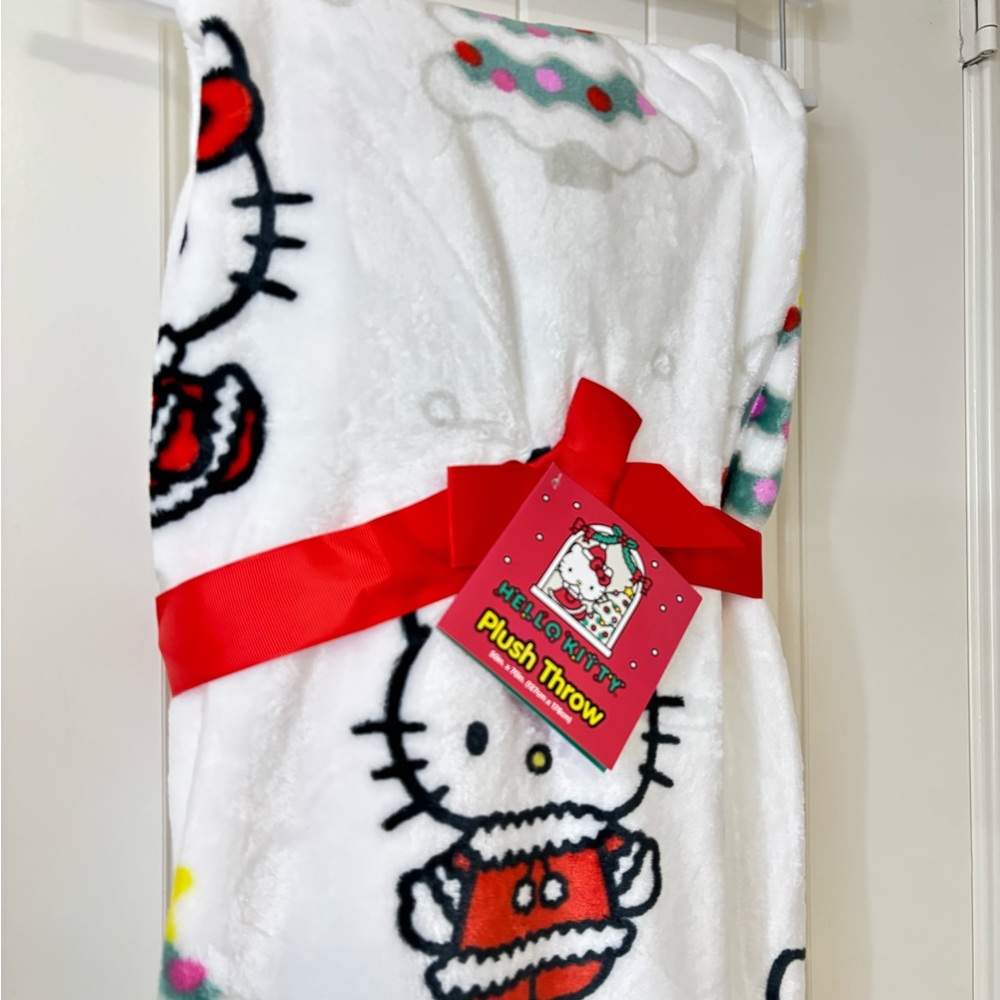 Hello Kitty Christmas Plush Blanket - White and Red